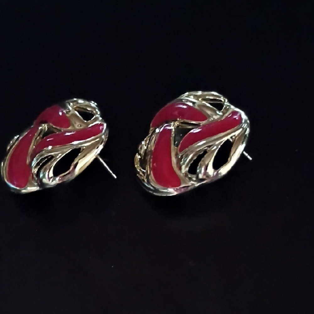 Vintage Red Enamel & Gold Tone Stud Earrings Classic Retro Statement - Picture 2 of 5
